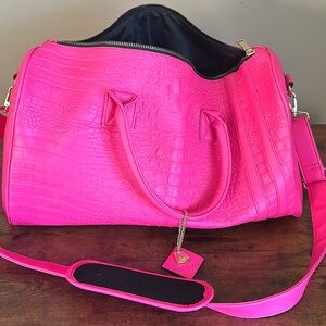 ToteNCarry bright pink travel bag 💓